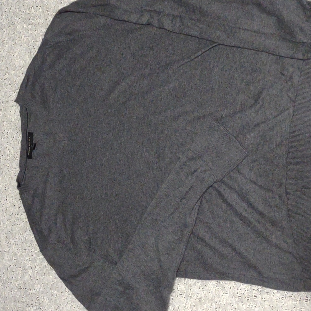 BANANA REPUBLIC Men's Gray V neck sweater medium